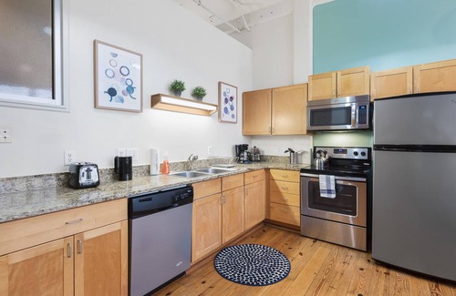 Downtown Apartamento | ASK FOR Discount-hip Vibrant 2BR Parking Wifi