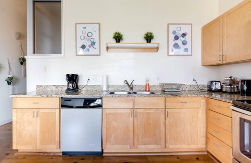 Downtown Apartamento | ASK FOR Discount-hip Vibrant 2BR Parking Wifi