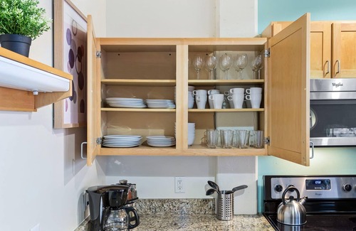 Downtown Apartamento | ASK FOR Discount-hip Vibrant 2BR Parking Wifi