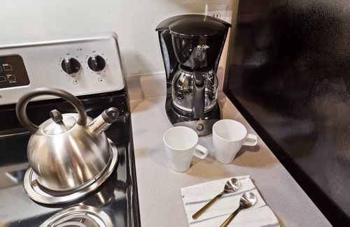 Downtown Apartamento | ASK FOR Discount-historic Brick 2BR Getaway Wifi