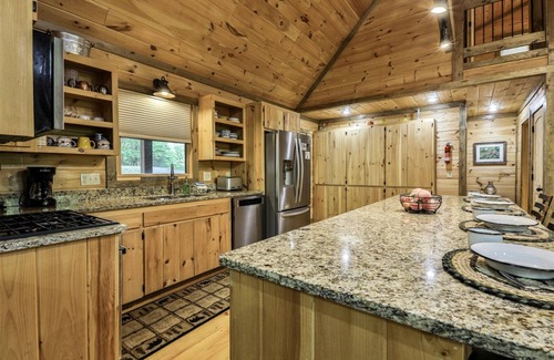 Cherry Log Cabina | Aska Escape | Blue Ridge, GA