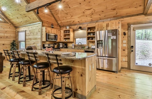 Cherry Log Cabina | Aska Escape | Blue Ridge, GA