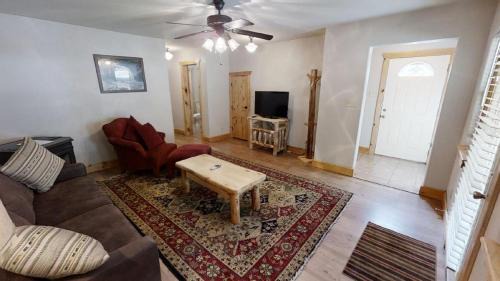 Red River Casa | Aspen Chant Cabin - WiFi - Washer - Dryer - Grill
