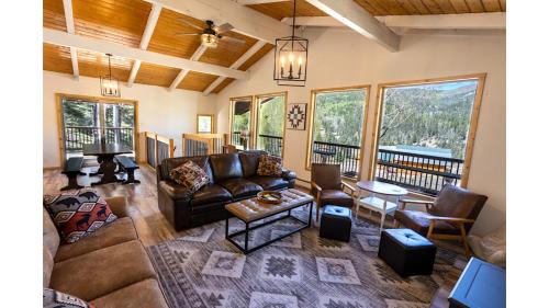 Red River Casa | Aspen Hideaway - Fireplace - Grill - Mountain Views