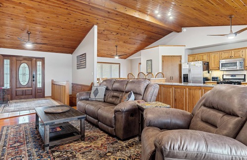 Smithville Cabina | Aspen Lodge Overlooking Center Hill Lake