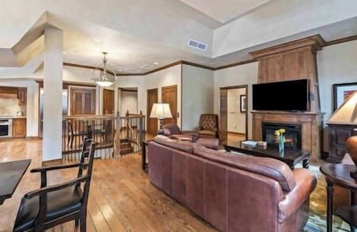 Downtown Complejo | Aspen Mountain Residences, by Gondola, Hot Tub