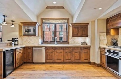 Downtown Complejo | Aspen Mountain Residences, by Gondola, Hot Tub