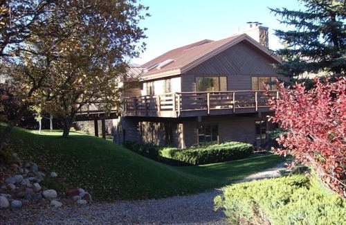 Woody Creek Casa | Aspen Riverhouse- Riverfront Family Retreat