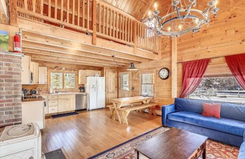 Morrisville Casa | Aspen's Run: 3 br log cabin, wood stove, deck, firepit, window a/c by Stowe Country Homes