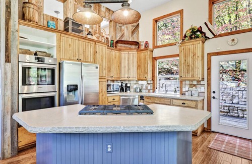 Sundance Cabina | Aspen Springs Hot Tub Pool Table 5 minutes to Sundance Resort Mountain Cabins Utah