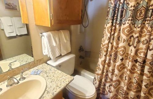 Red River Apartamento | Aspen West Deluxe 3 - In Town - On Main St - Cozy