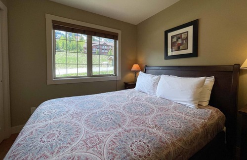 Golden Condominio | Aspens at Kicking Horse Mountain Resort