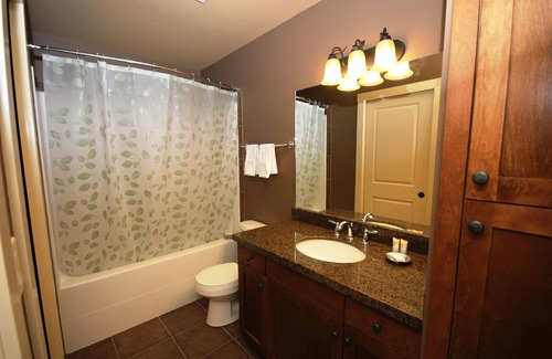 Golden Condominio | Aspens at Kicking Horse Mountain Resort
