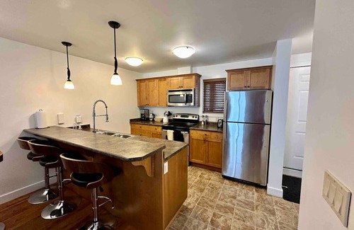 Golden Apartamento | Aspens Retreat - 1BR w/Hot Tub