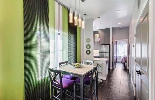 Central Business District Apartamento | Aspenwood Manor