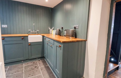 Dyserth Cabaña | ASTER COTTAGE, pet friendly, with a garden in Dyserth