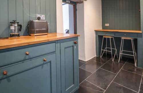 Dyserth Cabaña | ASTER COTTAGE, pet friendly, with a garden in Dyserth