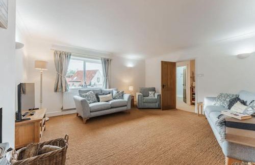 Holt Casa | Astley House - Norfolk Cottage Agency