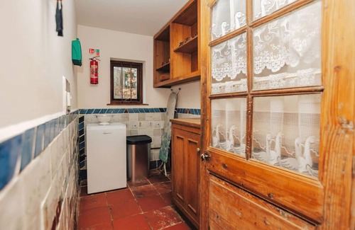 Henley-on-Thames Casa | Aston Pottery - Pet friendly
