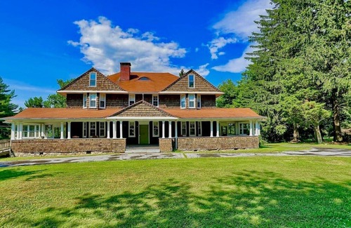 Waynesboro Casa | Astonishing Airy Mountain Top Retreat