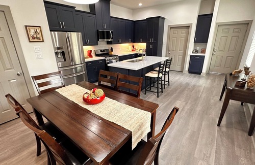 Spring Branch West Casa | Astonishing Cozy Pet Friendly - City Center, Memorial, Energy Corridor with Yard