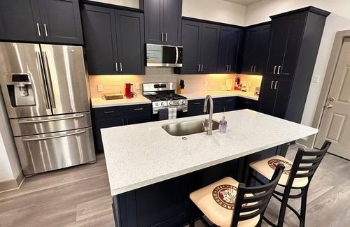 Spring Branch West Casa | Astonishing Cozy Pet Friendly - City Center, Memorial, Energy Corridor with Yard