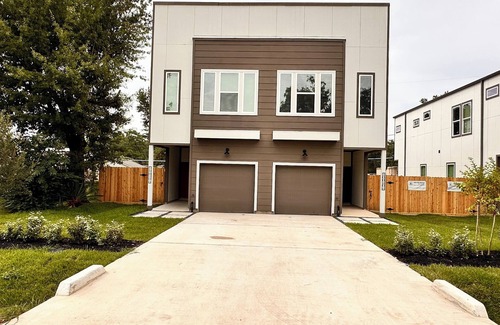 Spring Branch West Casa | Astonishing Cozy Pet Friendly - City Center, Memorial, Energy Corridor with Yard