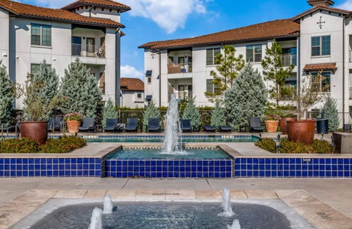 McNeil Apartamento | Astonishing Cozysuites on I-35 w Pool Parking 11