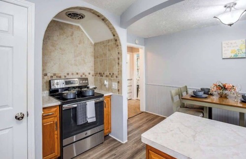 Rochester Casa | Astonishing Home Mins Away Airport Dwtn UofR andRIT