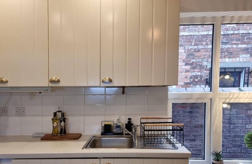Manchester Casa | Astonishing House With Outdoor Seating BBQ