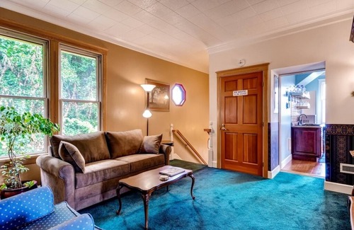 Astoria Apartamento | 'astoria Painted Lady' Historic Apt w/ River View!