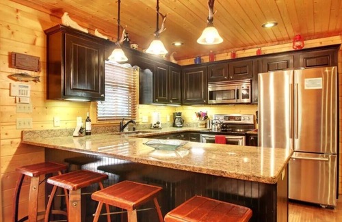 Copperhill Cabina | Astounding River View - New Listing! Luxurious Cabin with Direct River Access and Views