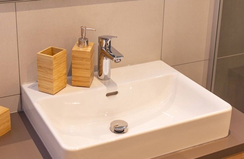 Bruck an der Grossglocknerstrasse Apartamento | Beautiful apartment for 4 guests with WIFI, TV, balcony, pets allowed and parking