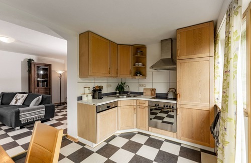 Bruck an der Grossglocknerstrasse Apartamento | Amplio apartamento con jardín privado y vistas a la montaña, con capacidad para 8 personas.