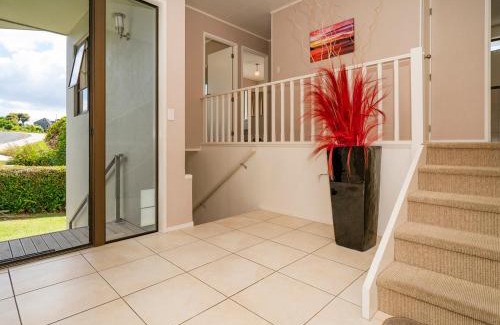 Hahei Casa | At Cathedral Cove - Hahei Holiday Home
