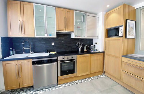 Reims Apartamento | At Clém's, 8 people, private garage, wifi + Netflix