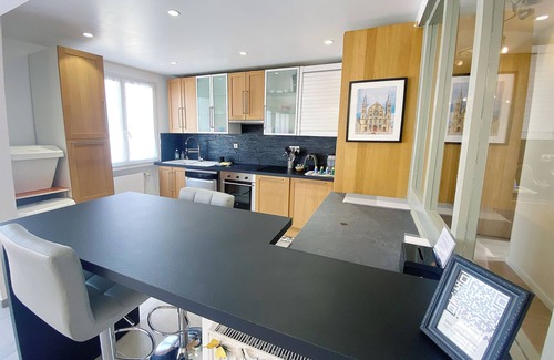 Reims Apartamento | At Clém's, 8 people, private garage, wifi + Netflix