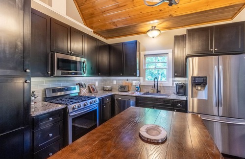Cullowhee Casa | At E's - Upscale Riverfront Home Near WCU