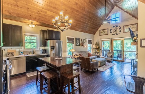 Cullowhee Casa | At E's - Upscale Riverfront Home Near WCU