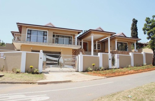 Newlands East Casa | AT HOME GUEST HOUSE
