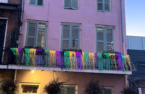 French Quarter Condominio | At Home in the French Quarter - Lots of Charm!