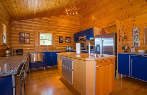 Old Fort Cabina | En la última logia | Hermosa 3BR Pet Friendly Log Home w / Hot Tub y comodidades!