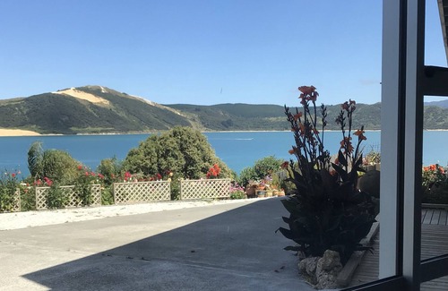 Opononi Apartamento | At Number 54 you’ll enjoy a newly renovated fully self contained apartment.