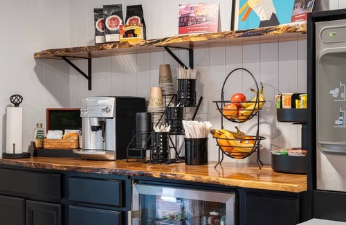 Peterborough Condominio | At Riverhouse you will find a home away from home!
