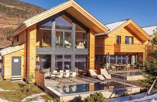 Sankt Lorenzen ob Murau Casa | Casa de vacaciones panorámica con sauna y piscina.