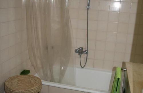 Carcavelos Apartamento | At the beach with a private garden