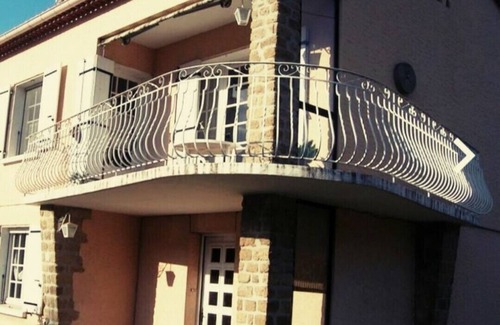 Bollene Casa | At the crossroads, Les Mésanges house.