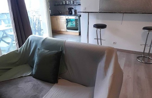 Cergy Apartamento | At the foot of the station and in the heart of the town of cergy le haut