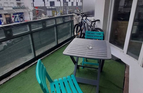 Cergy Apartamento | At the foot of the station and in the heart of the town of cergy le haut