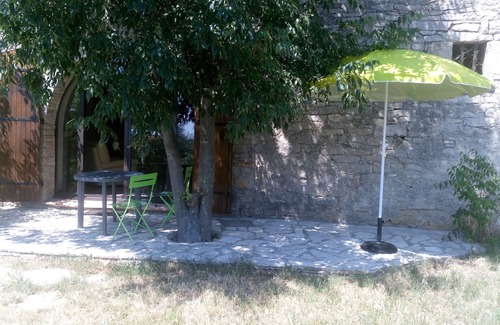 Ferrieres-les-Verreries Casa | A las puertas de Cevennes, casa de piedra renovada, terreno muy tranquilo y privado.